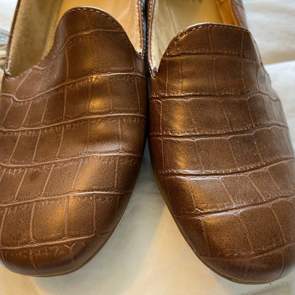 Naturalizer size 9W loafer